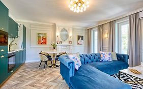 The Doors Luxury Apartment