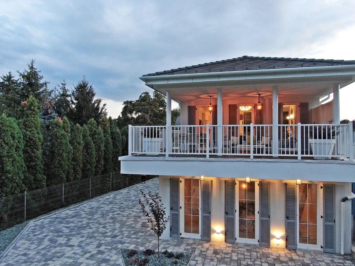 The Doors Luxury Apartment Mosonmagyaróvár Exteriér fotografie